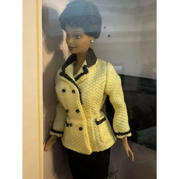 VINTAGE Set of 3 Special Editions AVON REPRESENTATIVE Barbies IN BOXES - Picture 10 of 16